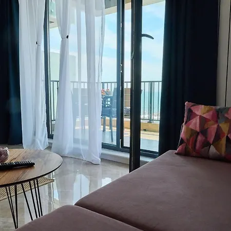 Seaview On A Sofa Apartment North Mamaia