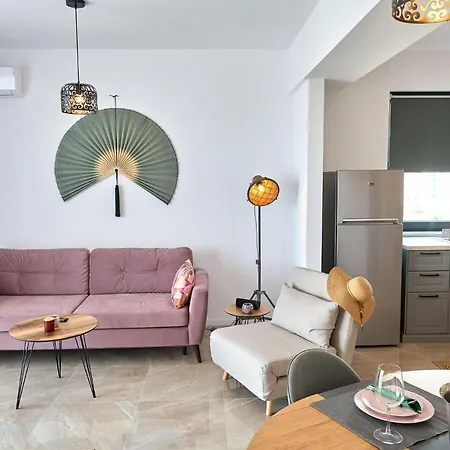 아파트 Seaview On A Sofa Apartment North Mamaia *