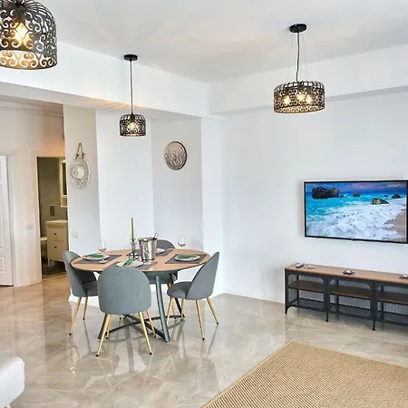 아파트 Seaview On A Sofa Apartment North Mamaia *