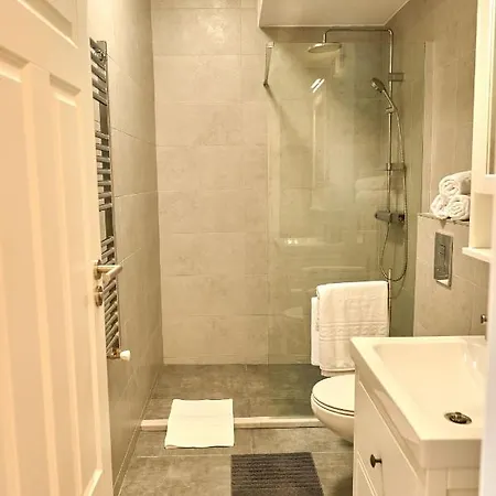 아파트 Seaview On A Sofa Apartment North Mamaia *