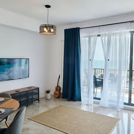 아파트 Seaview On A Sofa Apartment North Mamaia