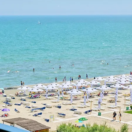 아파트 Seaview On A Sofa Apartment North Mamaia