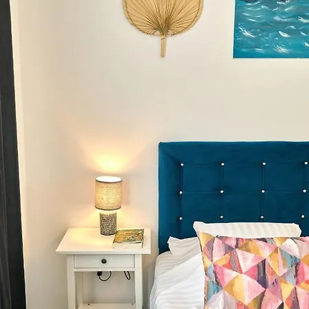 아파트 Seaview On A Sofa Apartment North Mamaia *