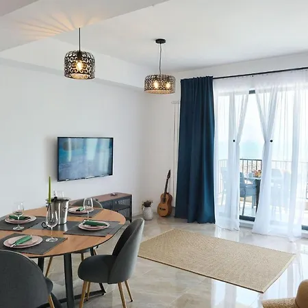 Seaview On A Sofa Apartment North Mamaia *