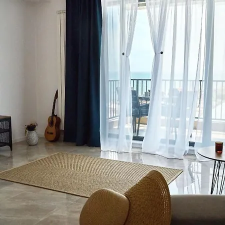 아파트 Seaview On A Sofa Apartment North Mamaia