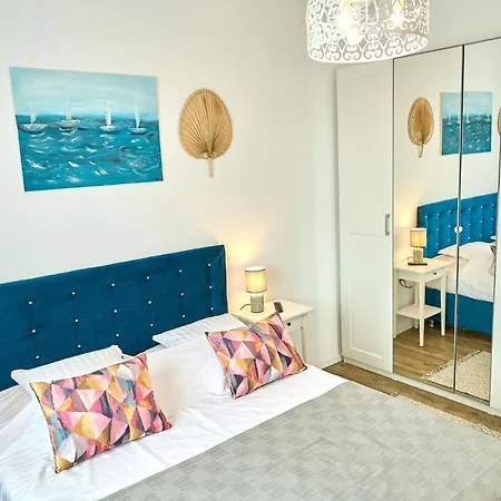 Seaview On A Sofa Apartment North Mamaia 아파트